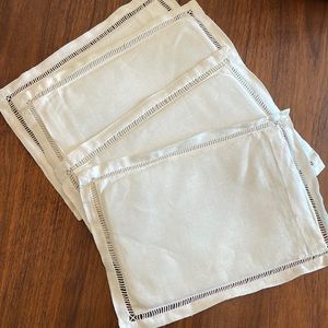 Williams Sonoma 4 Linen Placemats, new